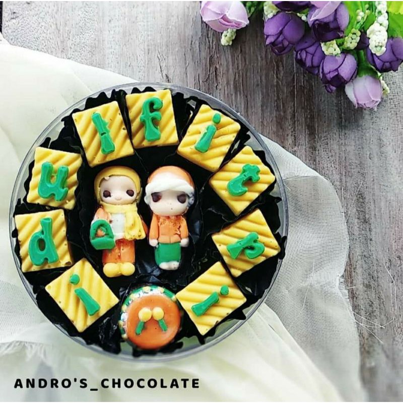 

Coklatkarakter/coklatidulfitri/cokelatlebaran/bingkisanlebaran/sajianlebaran/coklattoplesbulat