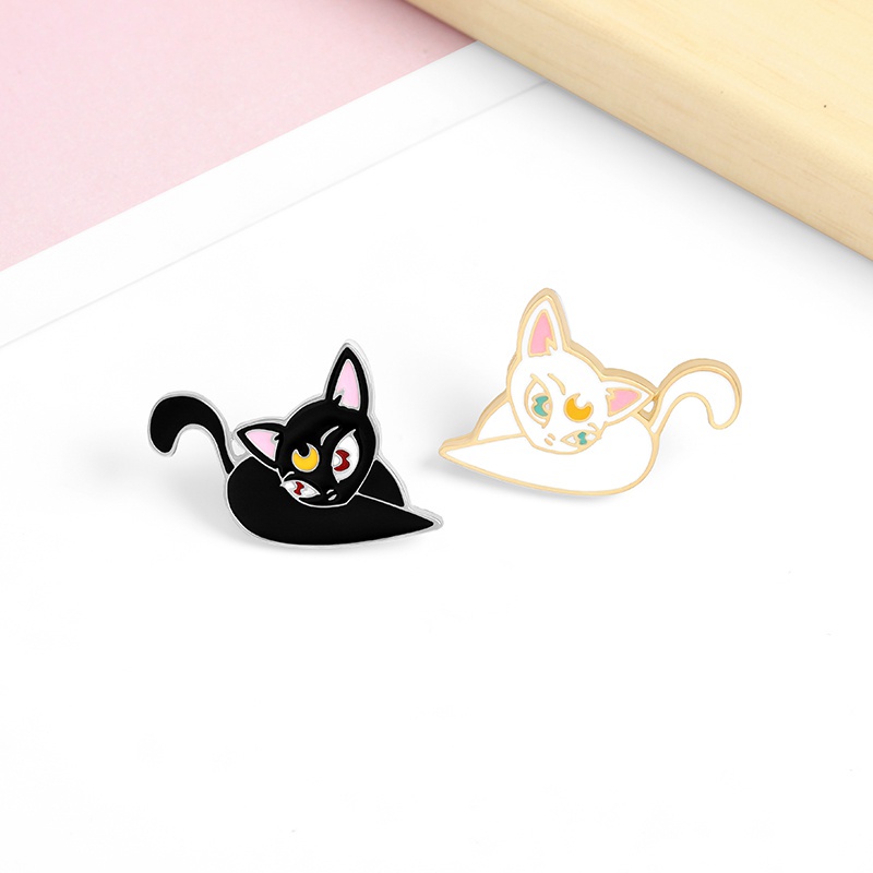 Bros Pin Enamel Desain Kartun Hewan Kucing Bulan Warna Hitam Dan Putih Untuk Hadiah