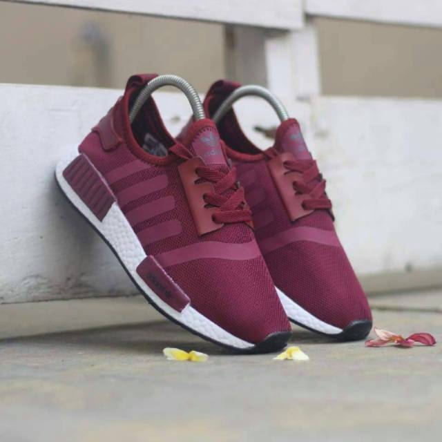 Sepatu Adidas NMD R1