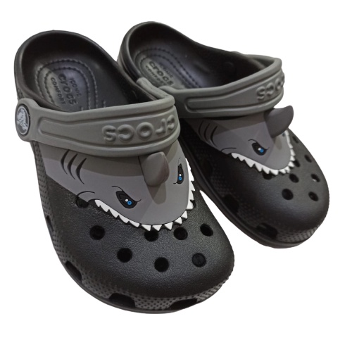 Crocs Anak / Crocs / Crocs 3D / Crocs Shark / Crocs Unicorn / Crocs Anak laki laki / Crocs Anak Perempuan / Crocs kids / Sepatu Anak / Sandal Anak / Sepatu Sandal Anak / Sepatu Sendal Anak / Crocs Ponny / Sandal Karakter 3D / Crocs Fun Lab