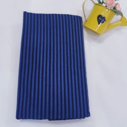 kain batik lurik tenun biru hitam motif kecil
