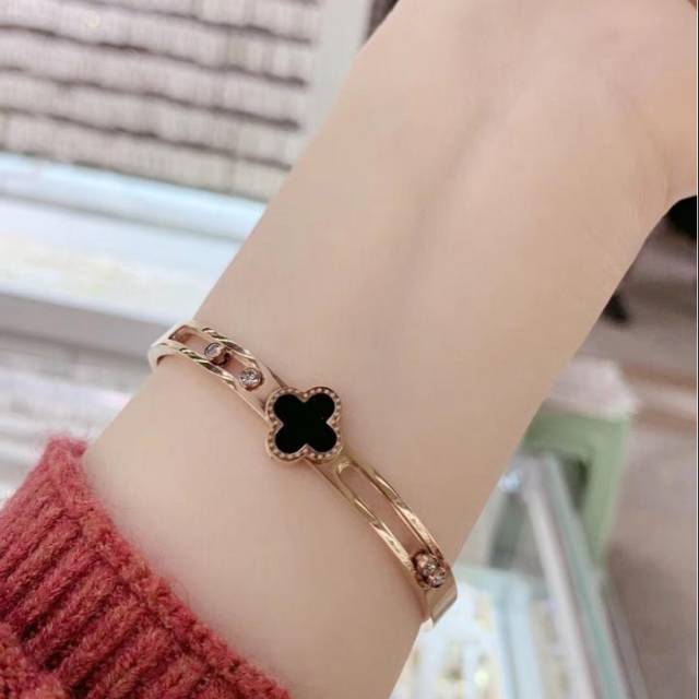 GELANG TITANIUM LV IMPORT ANTI KARAT DAN ANTI LUNTUR