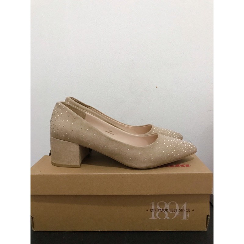 PRELOVED SEPATU BATA WEDGES