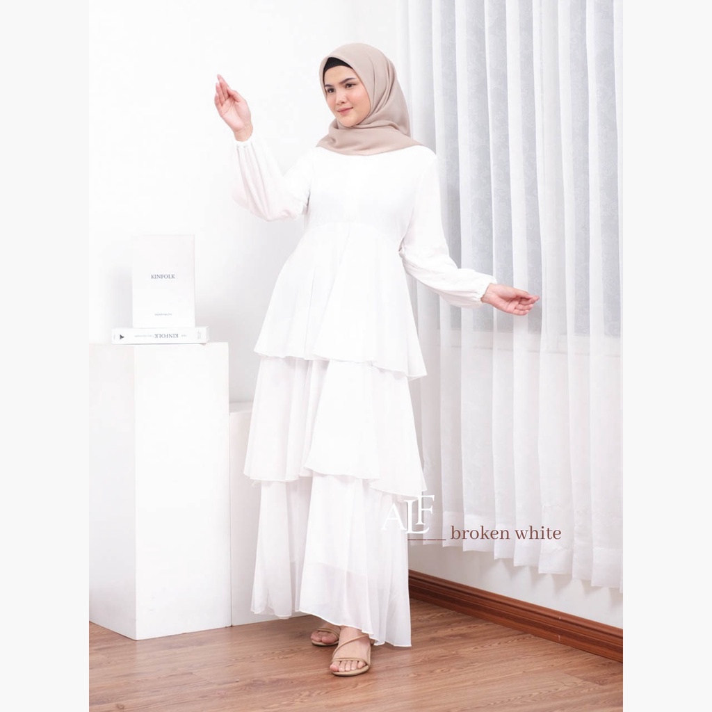 Broken White Jelita Dress by Alfaina Gamis Susun Putih Ceruty Babydoll