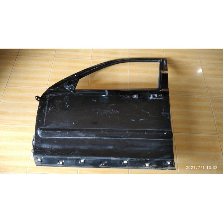 Pintu depan Honda CRV tahun 2004 sebelah kiri