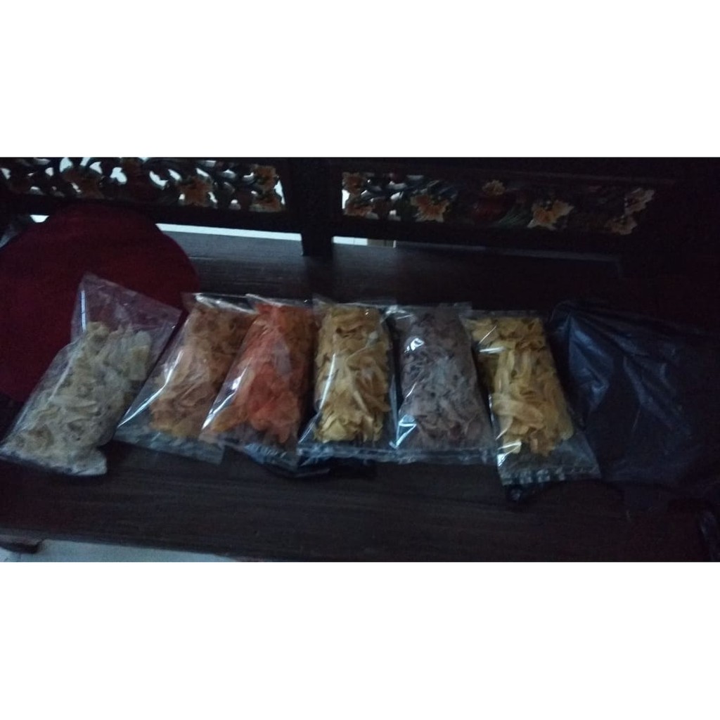 

Keripik pisang berbagai rasa