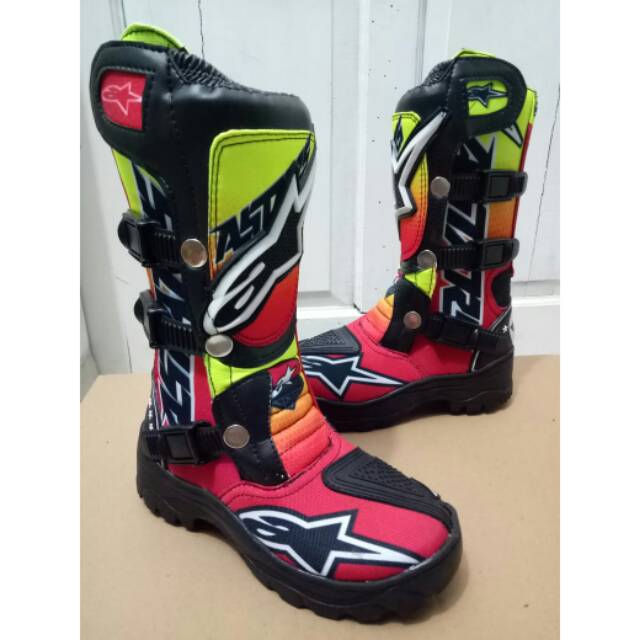 Sepatu trail anak