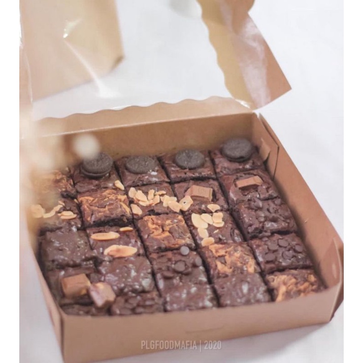 

FUDGY BROWNIES - BROWNIES SEKAT 20x20 - 20 potong dan 25 potong