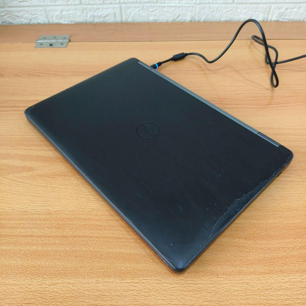 Laptop Dell Latitude E5550 Core i7 Gen 5 RAM 8GB SSD 256GB Murah