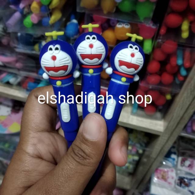 PULPEN GEL KARAKTER DORAEMON NYALA ADA SENTER