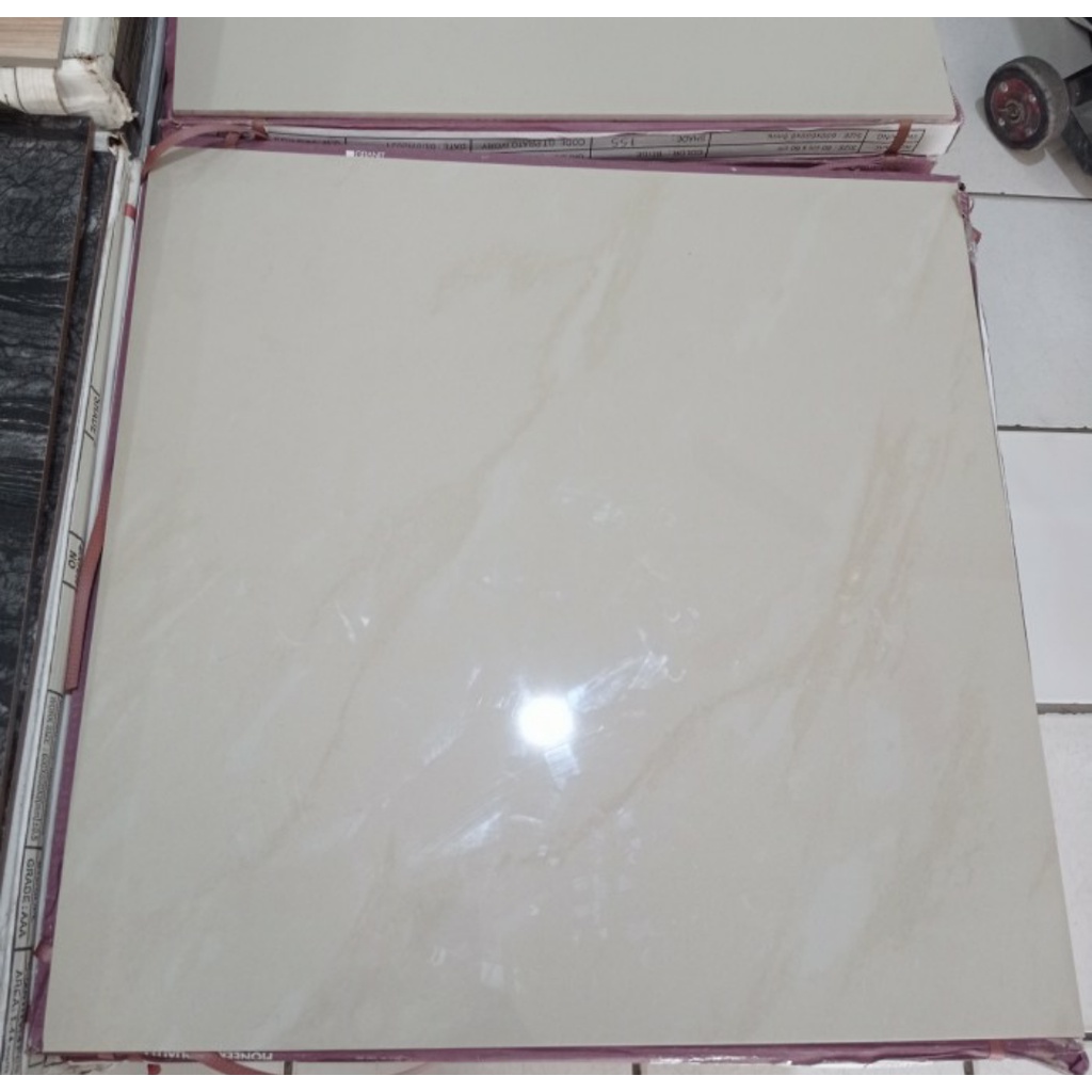 Granit 60x60 putih marmer KIA Luna Ivory