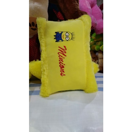 bantal minion