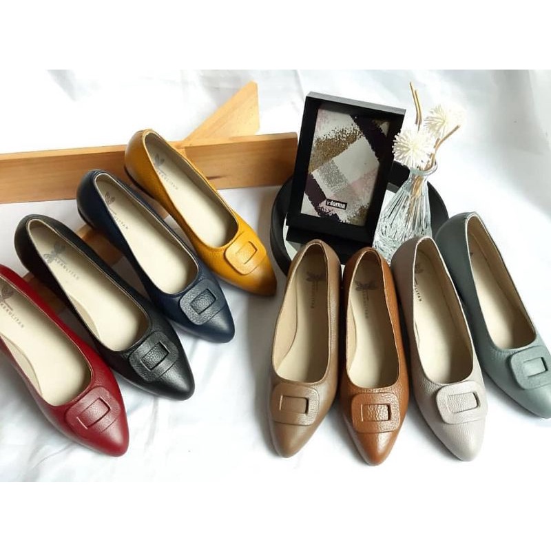 Sepatu Flat Wanita Hiasan Kotak