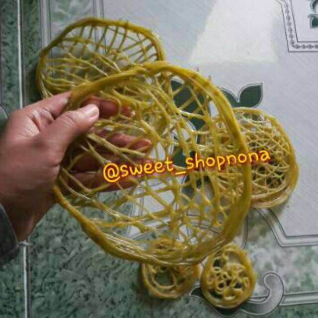 

Kerupuk mie /kerupuk asinan ukuran BESAR per bal = 5kg khas Harjosari kab. Tegal