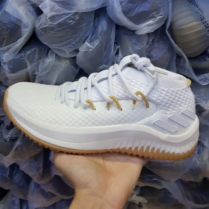 STOCK TERBATAS Adidas dame 4 sepatu basket premium original / sepatu adidas / sneaker