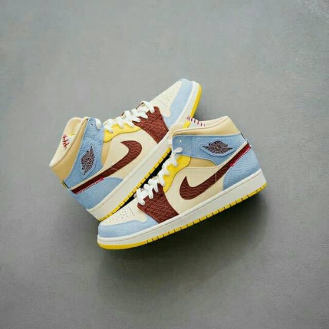 Sepatu Cowok / Sneakers Pria Nike Air Jordan 1 Mid SE Fearless " Maison Chateau Rougue "