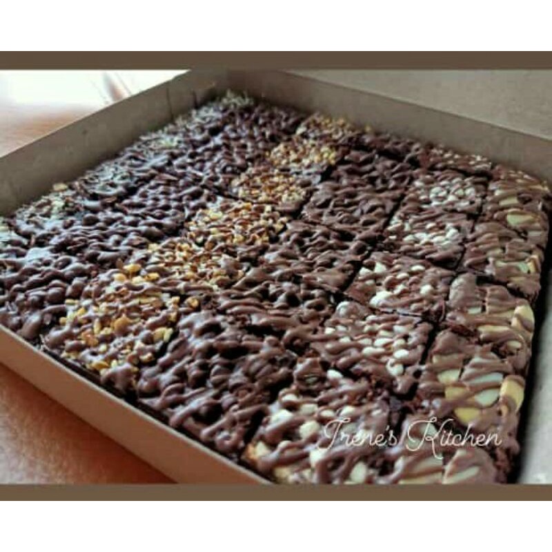 

BROWNIES ANEKA TOPPING DOUBLE CHOCO IRENE'S KITCHEN 36, 18, 15 POTONG