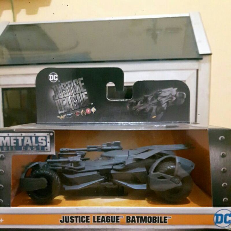 BATMOBILE JUSTICE LEAGUE 1:32