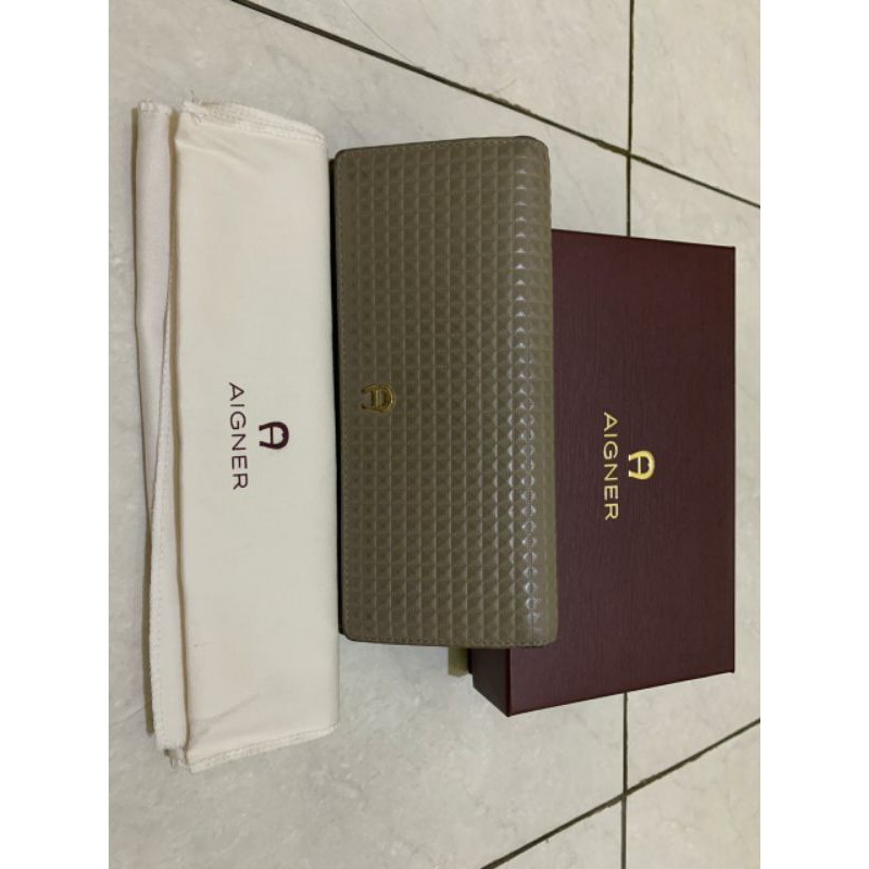 Preloved Dompet Aigner