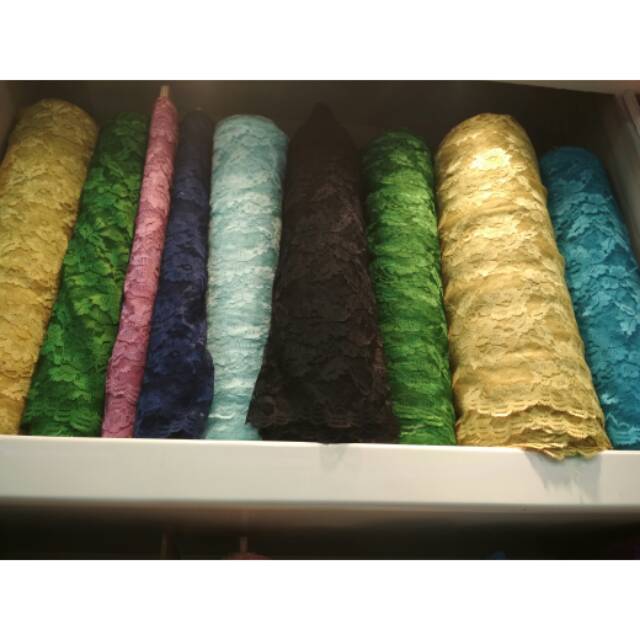 BAHAN KAIN BRUKAT BUNGA TIMBUL ( harga per 0.5 meter)