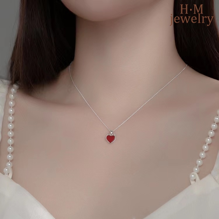 Kalung Collarbone Bentuk Hati Warna Merah