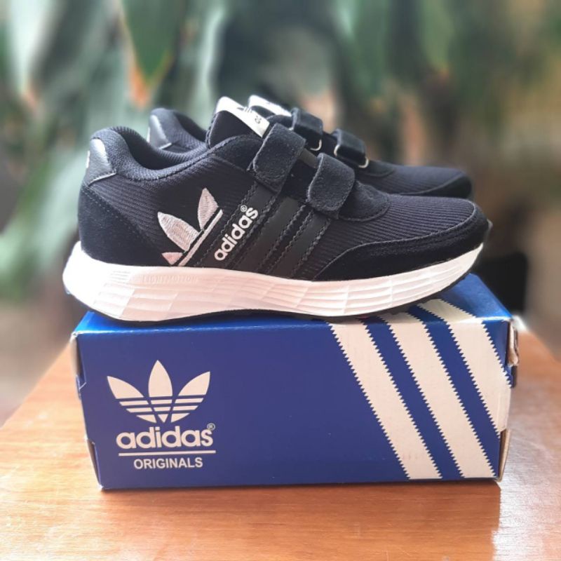 SEPATU ADIDAS KIDS // SEPATU ANAK SEKOLAH // SEPATU HITAM || ( BUAT ANAK KELAS 2SD-6SD )