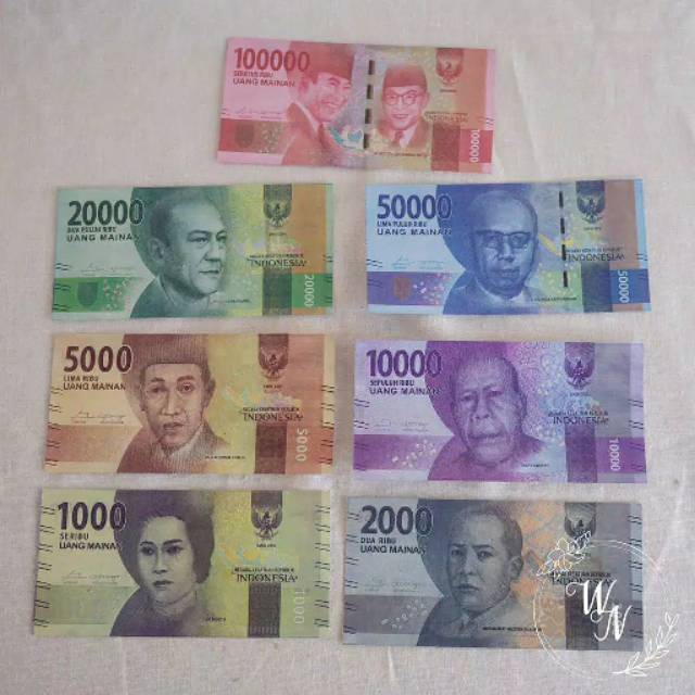 Uang mainan mirip aslinya