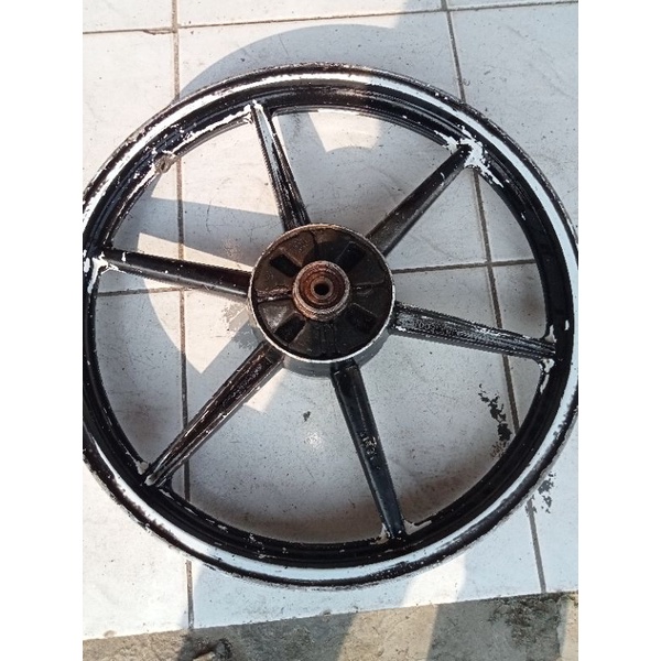 velg belakang supra lama 100..bintang 6 lurus masih joss kuat dan keker.asli copotan.