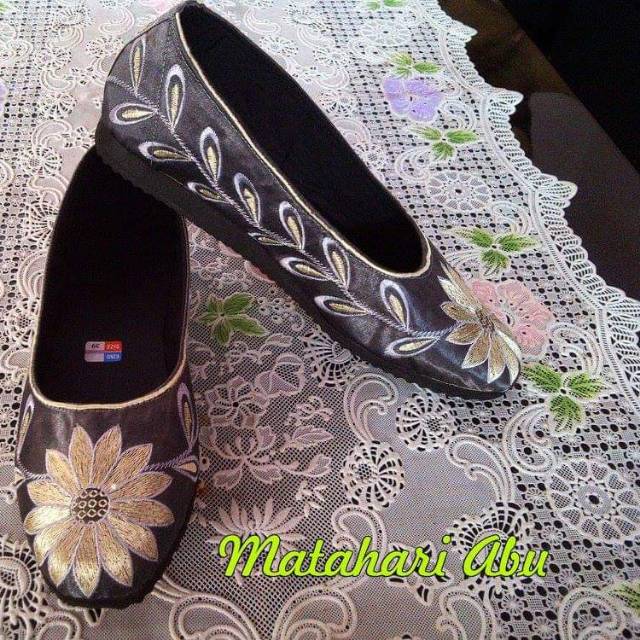 Sepatu Bordir Wanita Matahari Abu