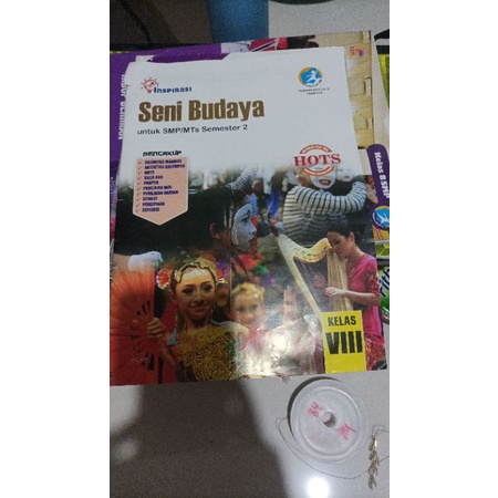 

buku LKS Seni Budaya kelas SMP 2 buku LKS Seni Budaya penerbit Permendikbud Nomor 37 tahun 2018 kurikulum 2013 penerbit inspirasi semester dua bekas tapi tidak ada coretan sama sekali seperti baru mulus buku LKS SBK kelas 8 SMP kelas 2