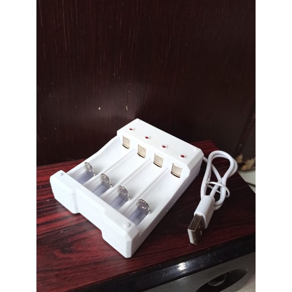 dekstop charger / cas baterai AA / AAA / cas baterai usb 4 lubang