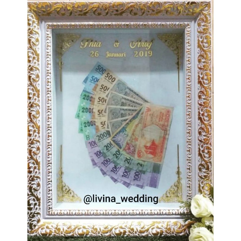 bingkai mahar uang dan akrilik
