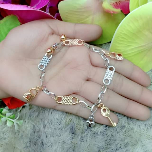 Gelang kombinasi kunci