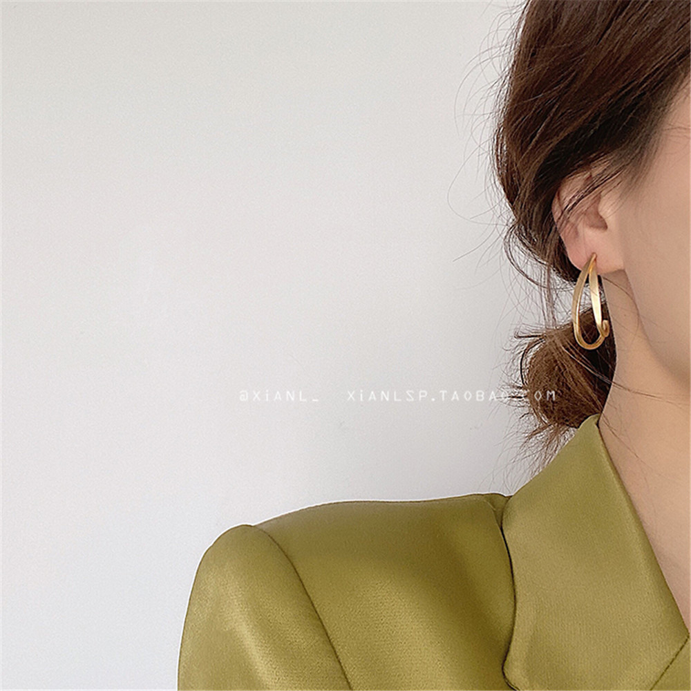 【COD Tangding】Korea Double-layer C-shaped Earrings Female Personality Simple Metal Simple Line Earstuds