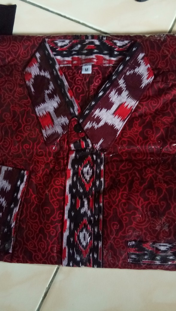 Kemeja Batik Mega Mendung Merah | Lengan Panjang | Atasan Pria Batik Modern