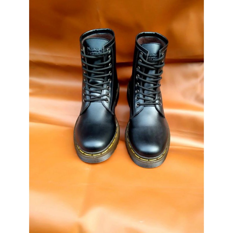 sepatu boots pria dr martens temurah tinggi 8 hole