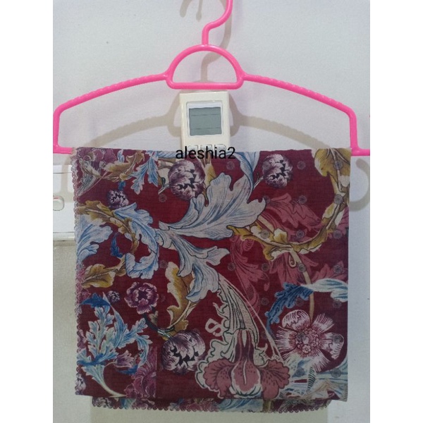 Buttonscarves preloved royale maroon