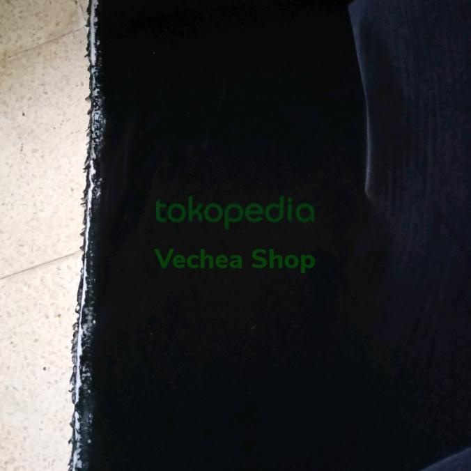 kain bludru hitam meteran