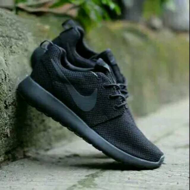 sepatu nike roshe run