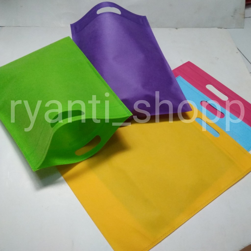 

PROMO MURAH uk 30x40 cm Tas spunbond / oval / kain / press / kantong / bag / goodie / souvenir