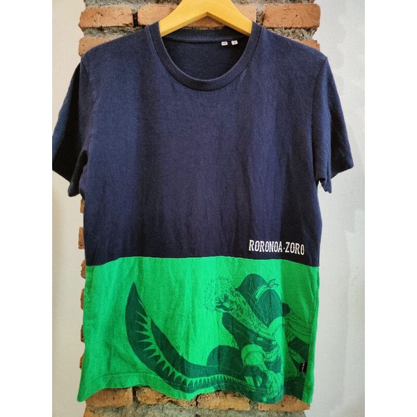 kaos roronoa zoro one piece x uniqlo