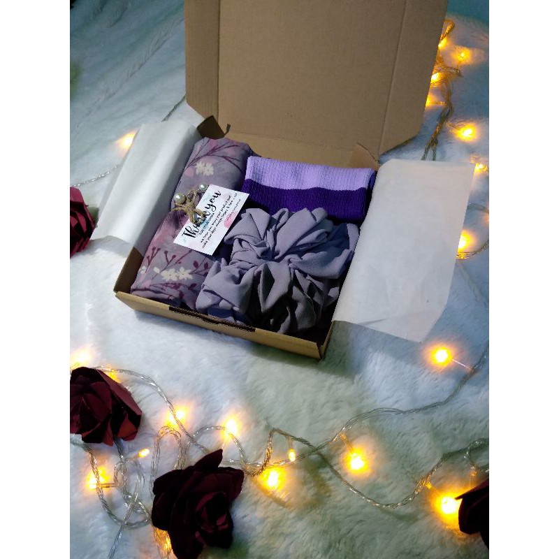 

HAMPERS GIFT BOX KADO HIJAB TERMURAH WISUDA ULANG TAHUN WEDDING