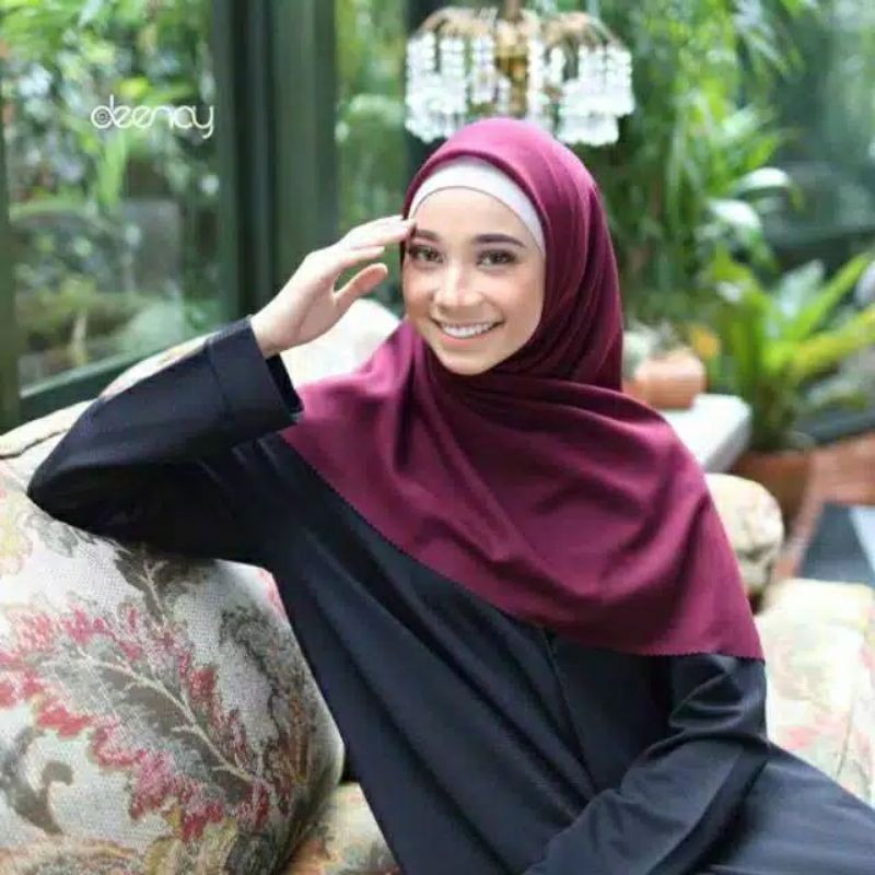 HIJAB SEGI EMPAT DEENAY POLOS RUBY WINE MAROON