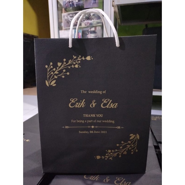 

Sablon Paper Bag Warna Hitam/ Ukuran 20x10x25