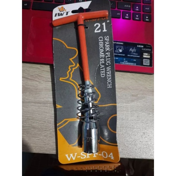 kunci busi model T ukuran 21" merk IWT