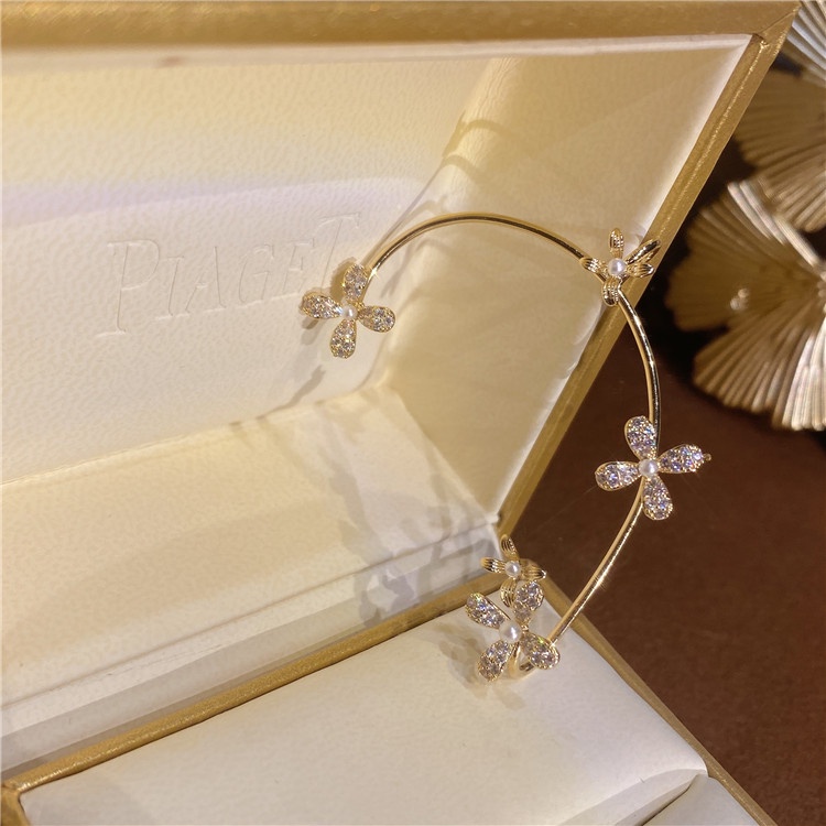 Anting Klip Tanpa Tindik Desain Bunga Kecil Hias Berlian Imitasi Gaya Korea Untuk Wanita