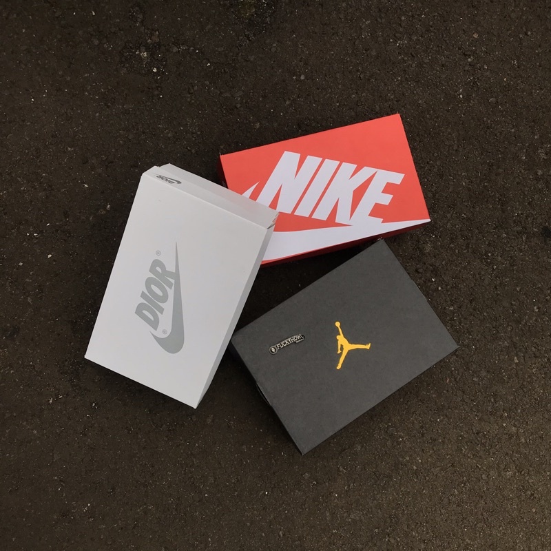 Box Sepatu Nike
