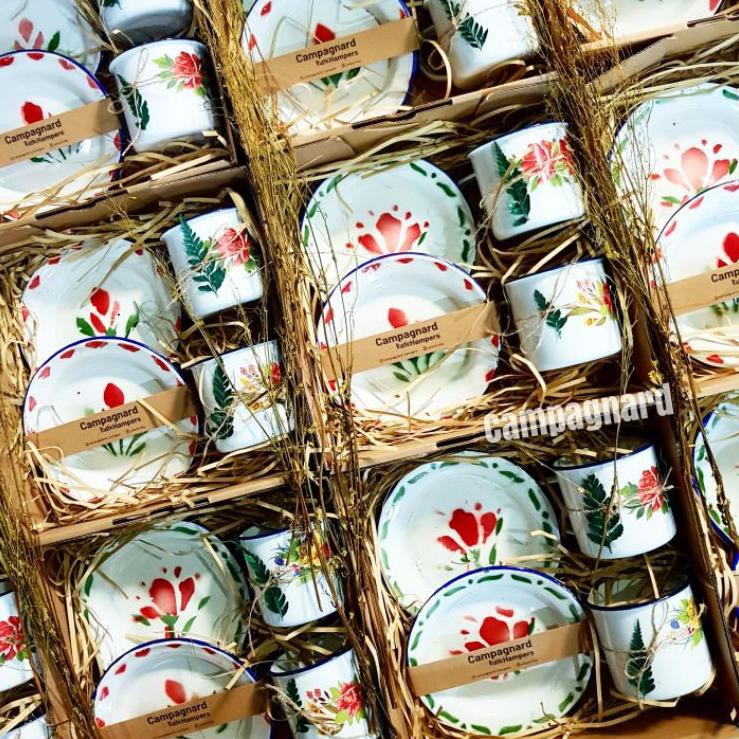 

BW8 HAMPERS CAMPAGNARD KUAAINA JADOEL | HAMPERS LEN | HAMPERS ULTAH | HAMPERS WISUDA | WEDDING GIFT