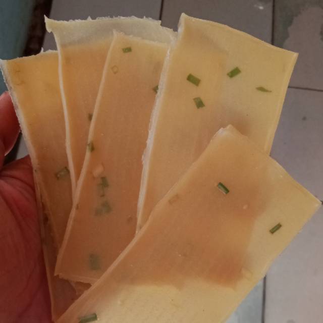 

KERUPUK RAMBAK SELEDRI KHAS JAWA TIMUR GURIH RENYAH 500GR