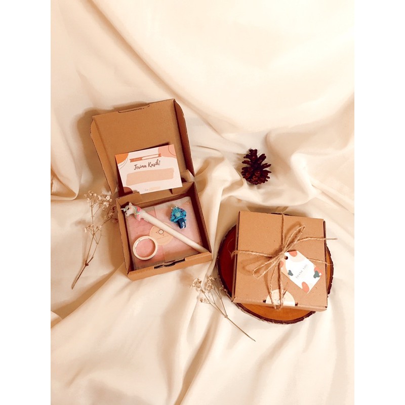 

HAMPERS CARD HOLDER / DOMPET KARTU / Gift box Ulang tahun / Kado Ulang tahun (FREE KARTU UCAPAN)